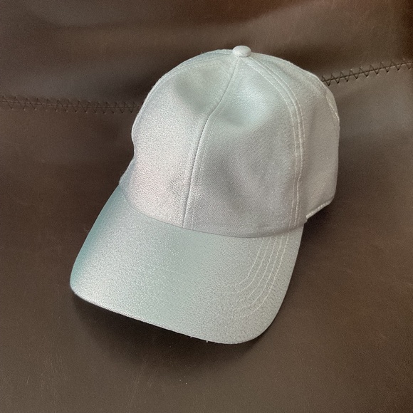 GAP Women's Silver and White Metallic Baseball Cap - Picture 1 of 3